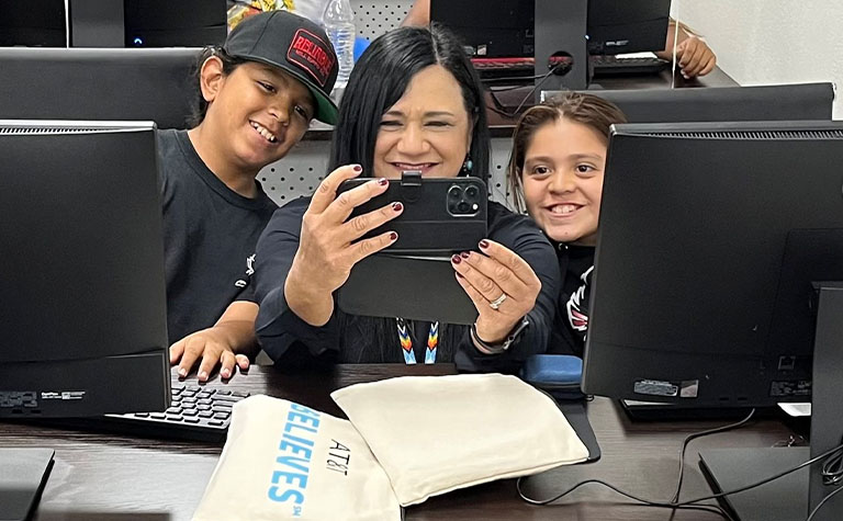 Rachel Salinas engages with happy, excited students at the Pinoleville Pomo Nation AT&T Connection Learning Center® celebration.